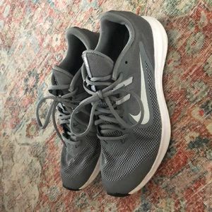 Gray Nike tennis shoes